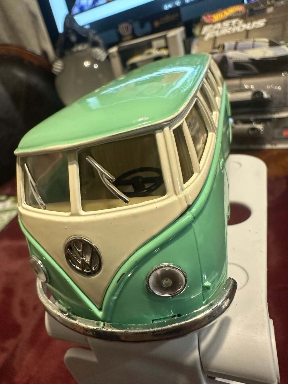 Kinsmart 1962 Volkswagen Classical Bus 1/32 Scale Diecast Model Green